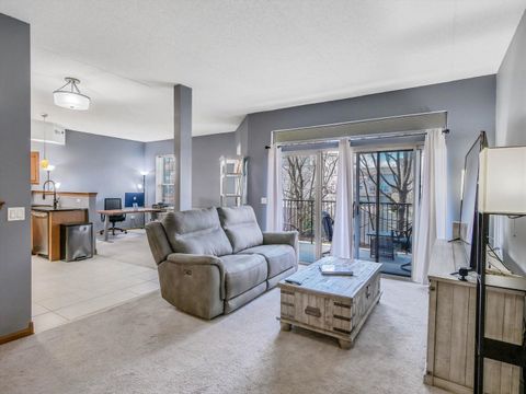 Tiny photo for 3135 Town Square Drive #104, Rolling Meadows, IL 60008 (MLS # 12604629)