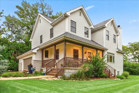Photo of 2S590 Seraph Holmes Court, Warrenville, IL 60555 (MLS # 12716318)