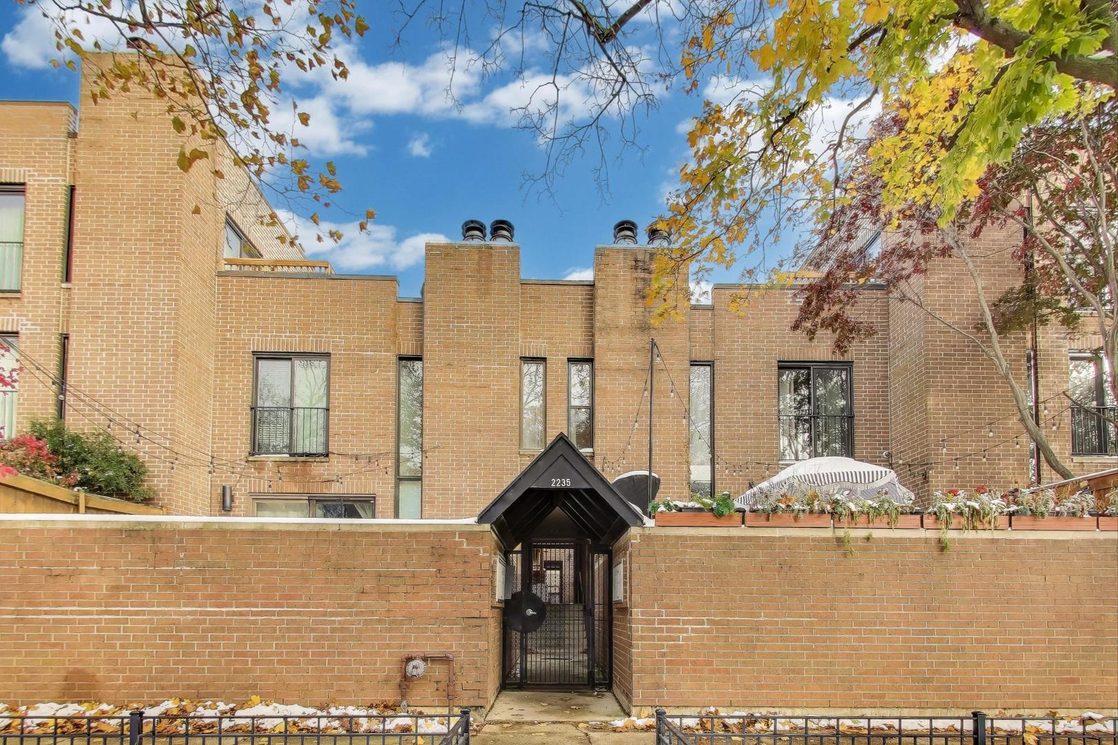 2235 N Lakewood Avenue FN