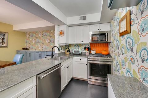 Tiny photo for 2235 N Lakewood Avenue #FN, Chicago, IL 60614 (MLS # 12515276)