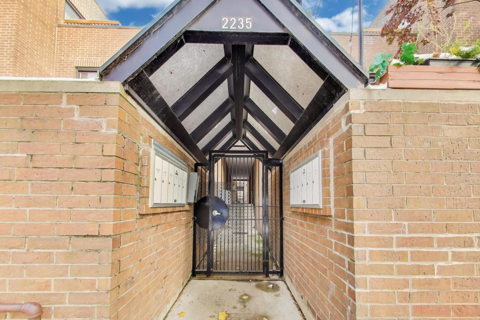 2235 N Lakewood Avenue FN