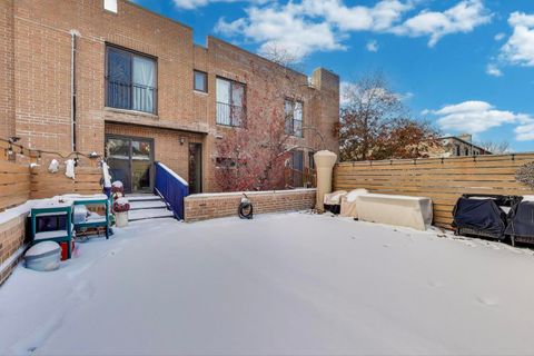 Tiny photo for 2235 N Lakewood Avenue #FN, Chicago, IL 60614 (MLS # 12515276)