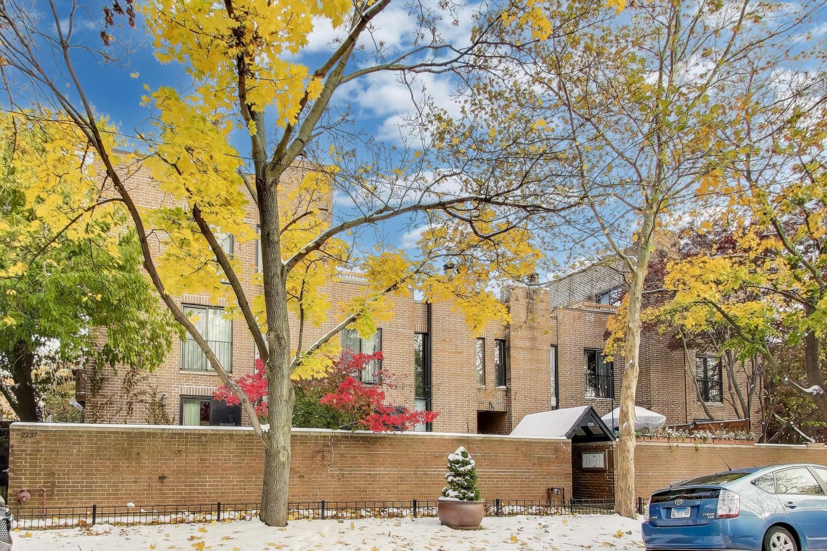 2235 N Lakewood Avenue FN