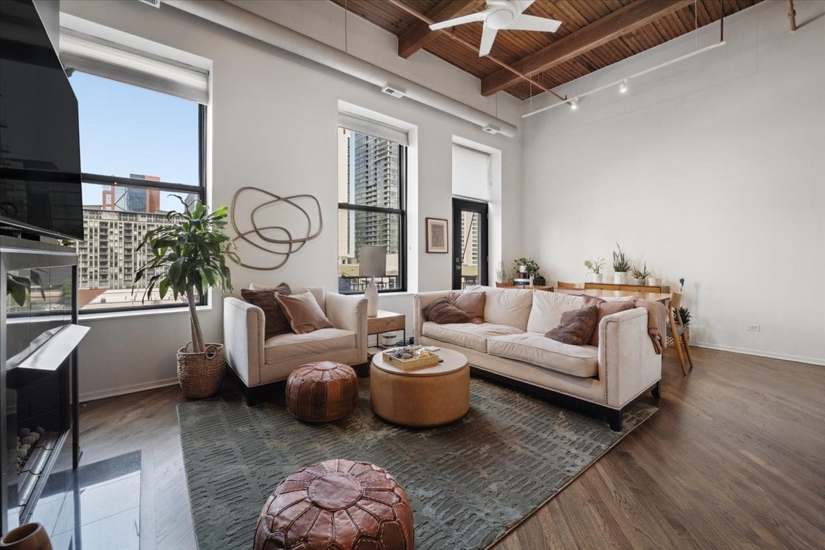 616 W Fulton Street 608