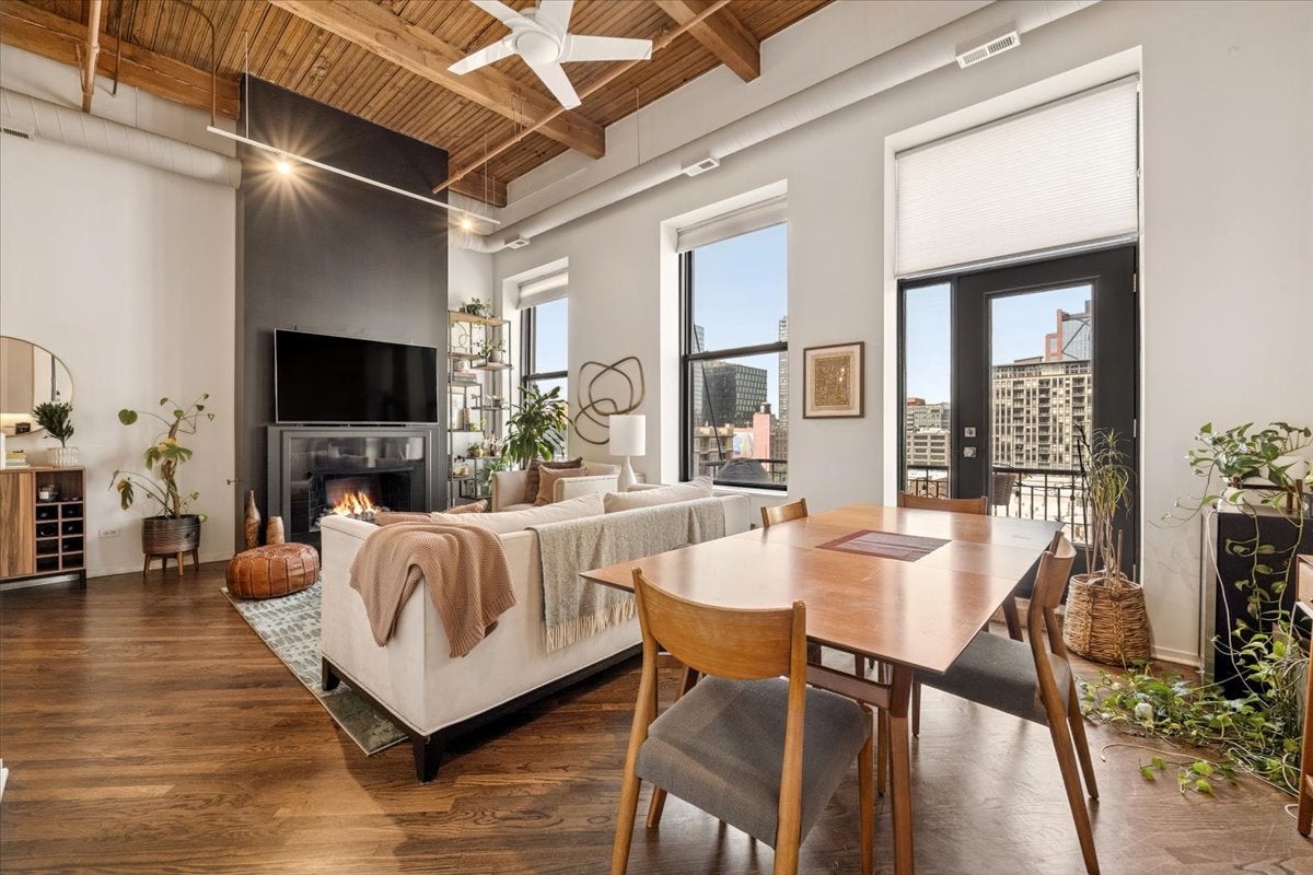 616 W Fulton Street 608