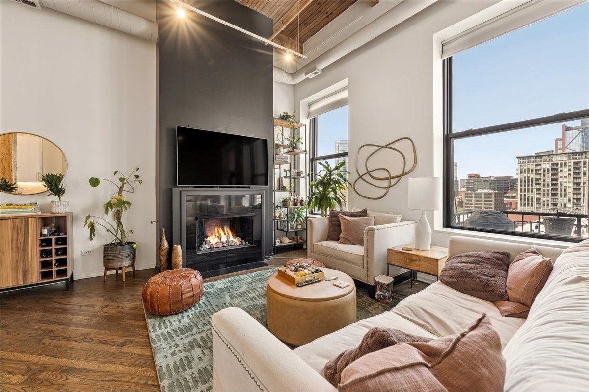616 W Fulton Street 608