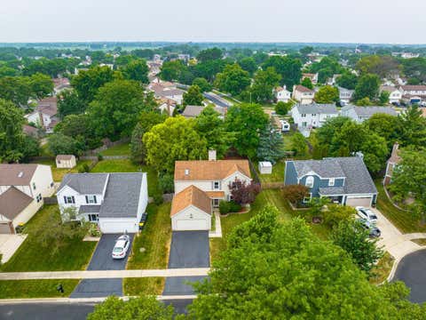 Tiny photo for 1324 Nantucket Court, Carol Stream, IL 60188 (MLS # 12706425)