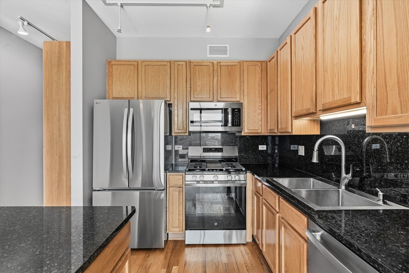 221 E CULLERTON Street 928