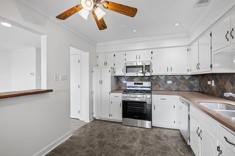 Tiny photo for 9750 Ravinia Lane #303, Orland Park, IL 60462 (MLS # 12481855)