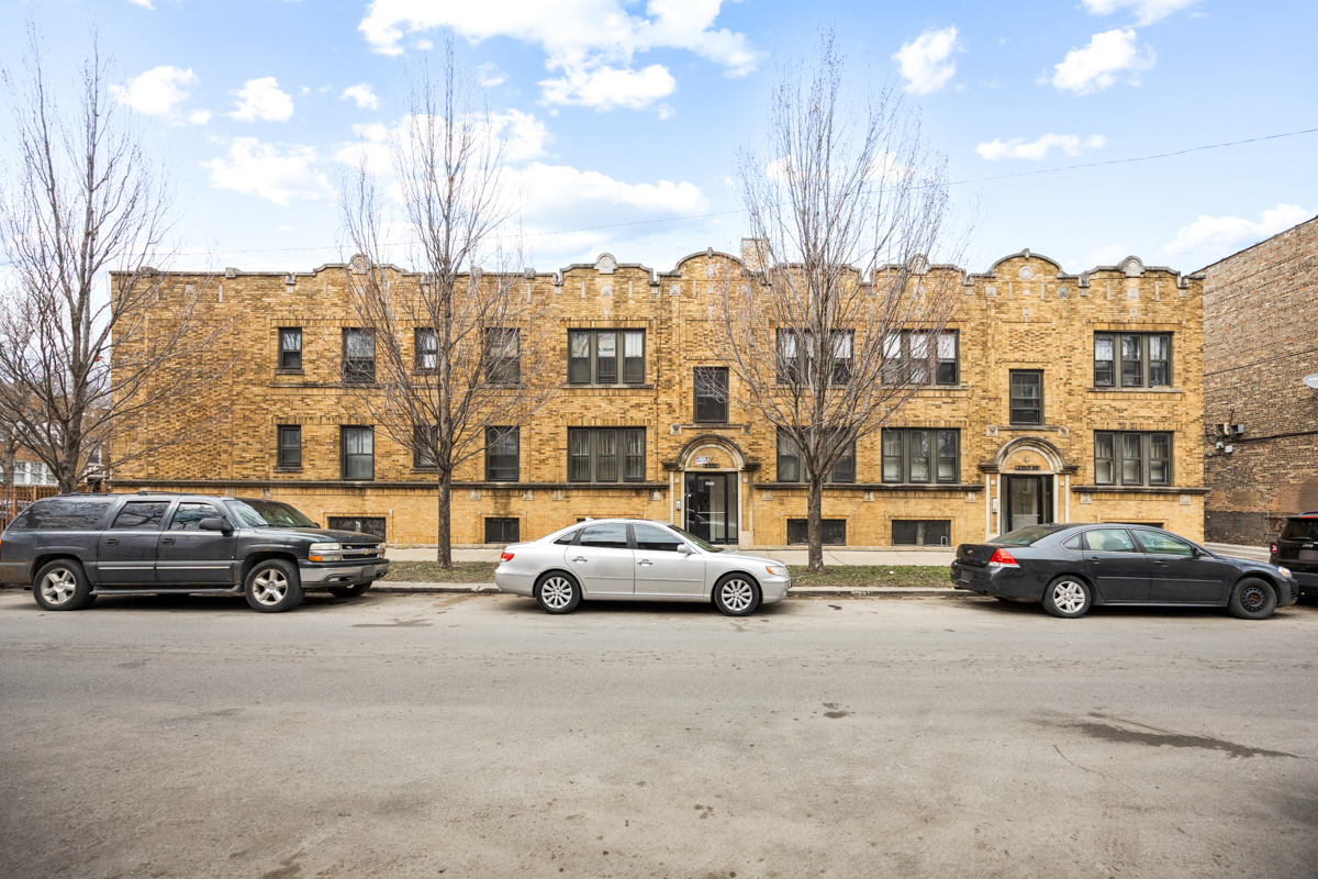 6355-57 S Francisco Avenue