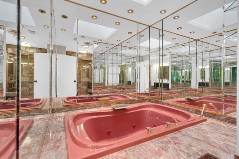 Tiny photo for 300 Boardwalk Place, Park Ridge, IL 60068 (MLS # 12598481)