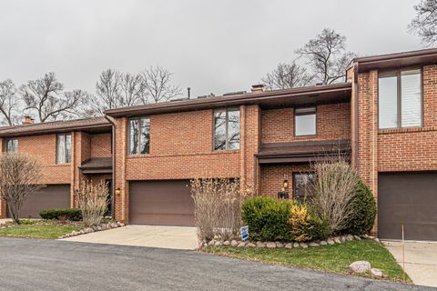 Tiny photo for 300 Boardwalk Place, Park Ridge, IL 60068 (MLS # 12598481)