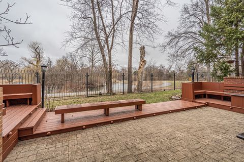 Tiny photo for 300 Boardwalk Place, Park Ridge, IL 60068 (MLS # 12598481)