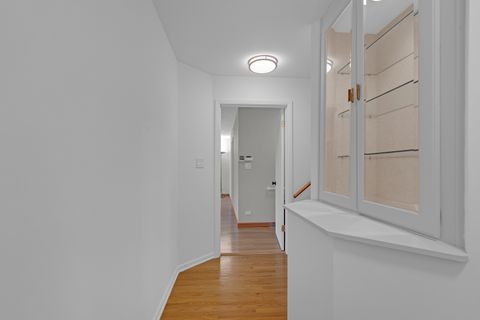 Tiny photo for 300 Boardwalk Place, Park Ridge, IL 60068 (MLS # 12598481)