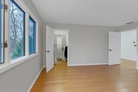 Tiny photo for 300 Boardwalk Place, Park Ridge, IL 60068 (MLS # 12598481)