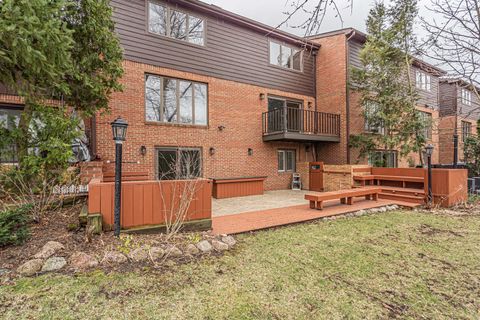 Tiny photo for 300 Boardwalk Place, Park Ridge, IL 60068 (MLS # 12598481)