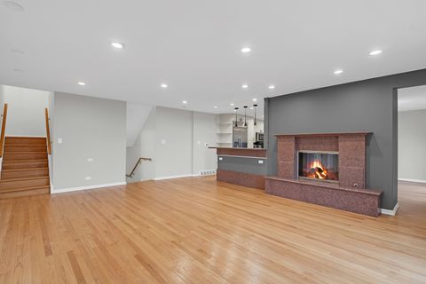 Tiny photo for 300 Boardwalk Place, Park Ridge, IL 60068 (MLS # 12598481)