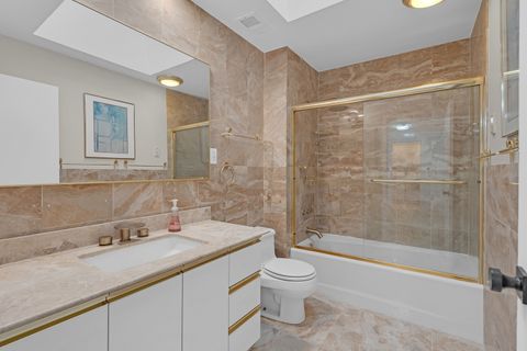 Tiny photo for 300 Boardwalk Place, Park Ridge, IL 60068 (MLS # 12598481)