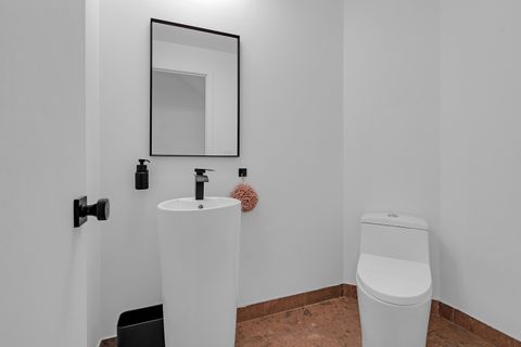 Tiny photo for 300 Boardwalk Place, Park Ridge, IL 60068 (MLS # 12598481)