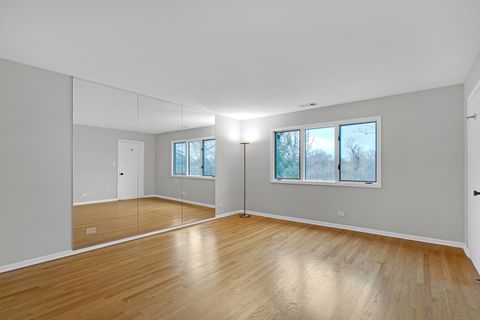 Tiny photo for 300 Boardwalk Place, Park Ridge, IL 60068 (MLS # 12598481)