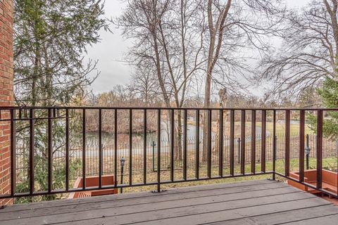 Tiny photo for 300 Boardwalk Place, Park Ridge, IL 60068 (MLS # 12598481)