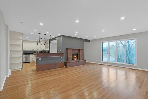 Tiny photo for 300 Boardwalk Place, Park Ridge, IL 60068 (MLS # 12598481)