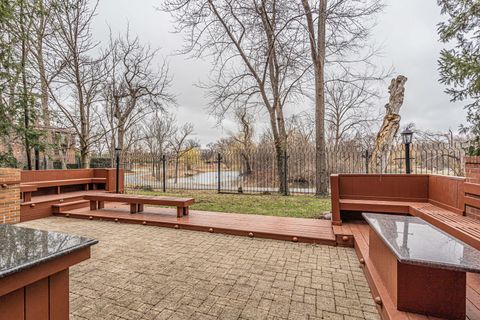 Tiny photo for 300 Boardwalk Place, Park Ridge, IL 60068 (MLS # 12598481)