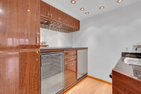 Tiny photo for 300 Boardwalk Place, Park Ridge, IL 60068 (MLS # 12598481)