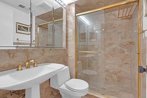 Tiny photo for 300 Boardwalk Place, Park Ridge, IL 60068 (MLS # 12598481)