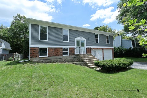 Photo of 117 Carlisle Court, Cary, IL 60013 (MLS # 12684924)