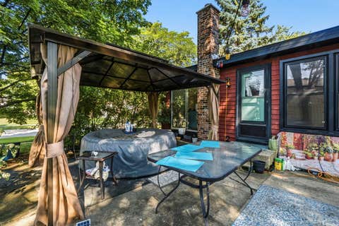 Tiny photo for 725 Old Post Road, Buffalo Grove, IL 60089 (MLS # 12707176)