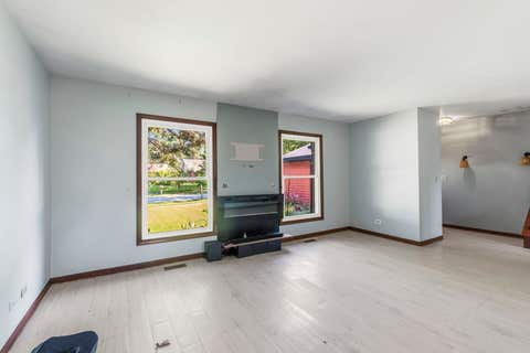 Tiny photo for 725 Old Post Road, Buffalo Grove, IL 60089 (MLS # 12707176)
