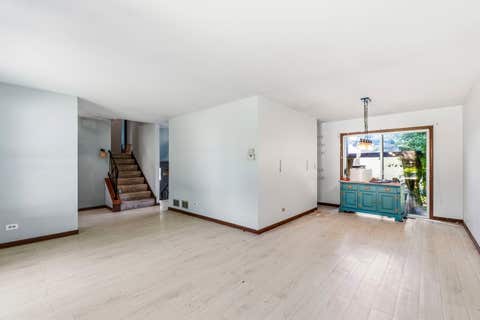 Tiny photo for 725 Old Post Road, Buffalo Grove, IL 60089 (MLS # 12707176)