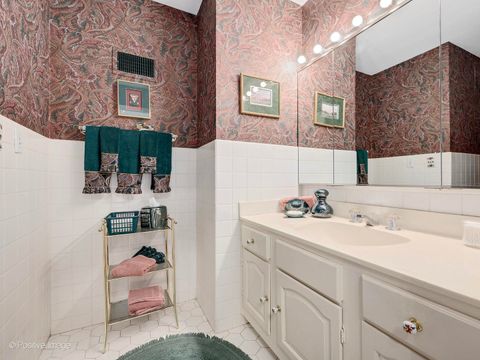 Tiny photo for 116 Rivershire Lane, Lincolnshire, IL 60069 (MLS # 12551960)