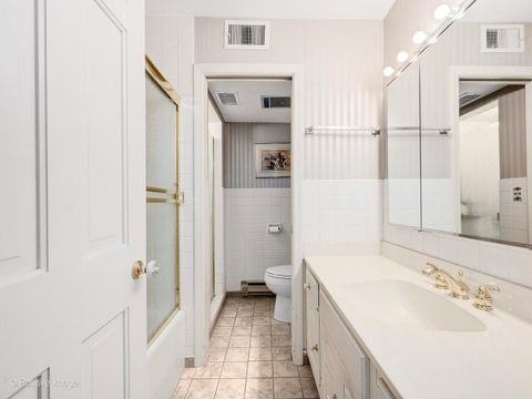 Tiny photo for 116 Rivershire Lane, Lincolnshire, IL 60069 (MLS # 12551960)