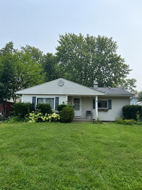 Tiny photo for 9 Hickory Drive, Carpentersville, IL 60110 (MLS # 12724501)
