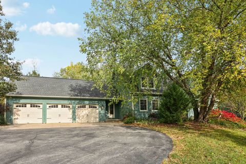 Photo of 8815 Country View Lane, Burlington, WI 53105 (MLS # 12508157)