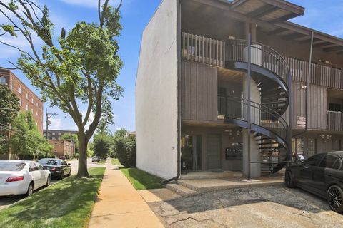 Photo of 1296 E Washington Street #12, Des Plaines, IL 60016 (MLS # 12710614)