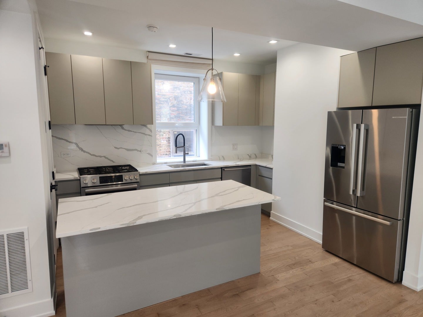 2202 W Race Avenue 2E