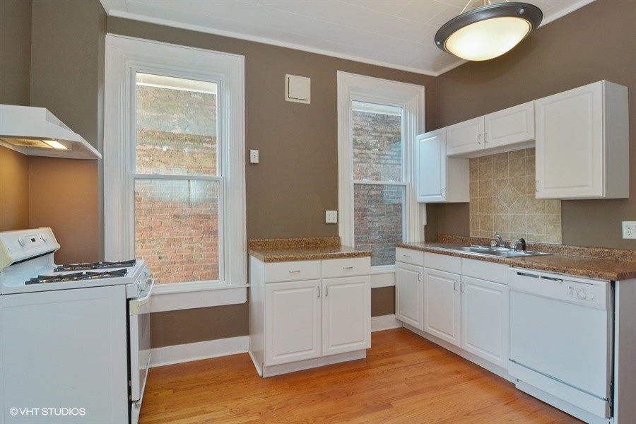 2248 N Southport Avenue