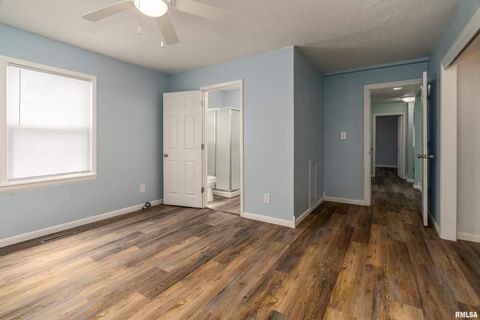 Tiny photo for 1704 W Copeland Street, Marion, IL 62959 (MLS # EB459053)