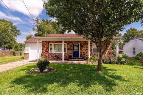 Tiny photo for 1704 W Copeland Street, Marion, IL 62959 (MLS # EB459053)