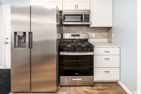 Tiny photo for 1704 W Copeland Street, Marion, IL 62959 (MLS # EB459053)