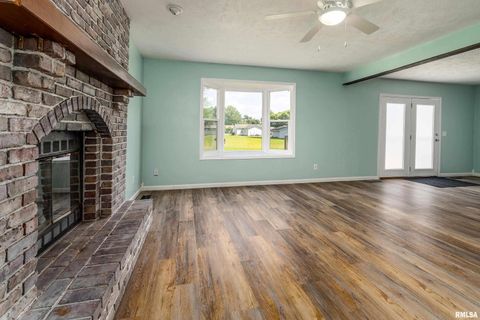 Tiny photo for 1704 W Copeland Street, Marion, IL 62959 (MLS # EB459053)