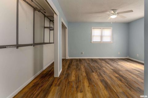 Tiny photo for 1704 W Copeland Street, Marion, IL 62959 (MLS # EB459053)