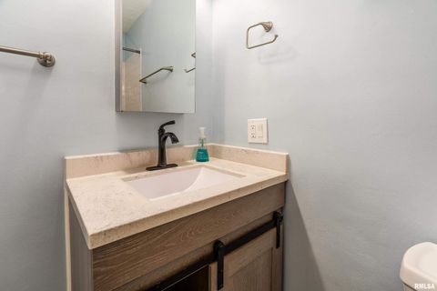 Tiny photo for 1704 W Copeland Street, Marion, IL 62959 (MLS # EB459053)