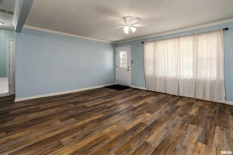 Tiny photo for 1704 W Copeland Street, Marion, IL 62959 (MLS # EB459053)