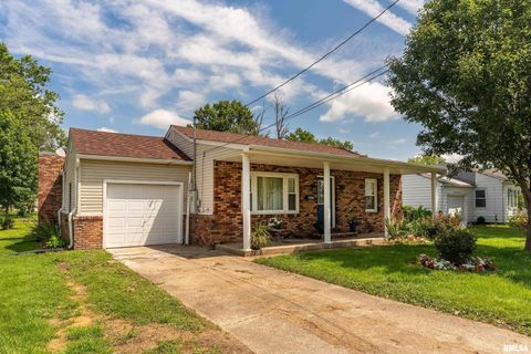 Tiny photo for 1704 W Copeland Street, Marion, IL 62959 (MLS # EB459053)