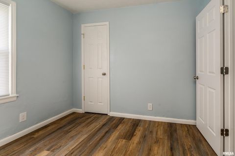 Tiny photo for 1704 W Copeland Street, Marion, IL 62959 (MLS # EB459053)