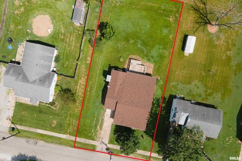 Tiny photo for 1704 W Copeland Street, Marion, IL 62959 (MLS # EB459053)